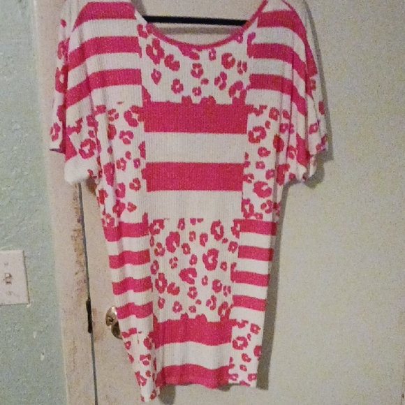 Viamor Tops - Pink and White Striped Leopard Print Top With Sexy Open Back.